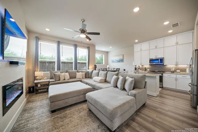 $2,135 | 8851 Oakland Road, Unit 18, San Antonio, TX 78240