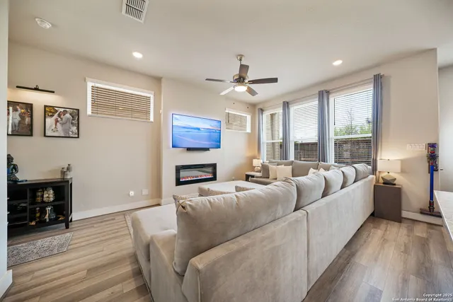 $2,135 | 8851 Oakland Road, Unit 18, San Antonio, TX 78240