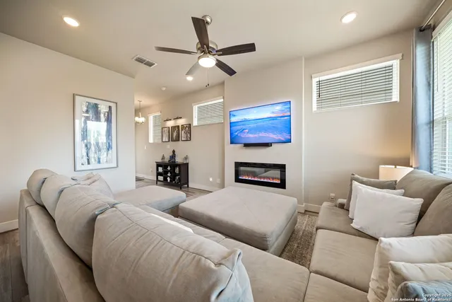 $2,135 | 8851 Oakland Road, Unit 18, San Antonio, TX 78240