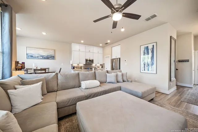 $2,135 | 8851 Oakland Road, Unit 18, San Antonio, TX 78240