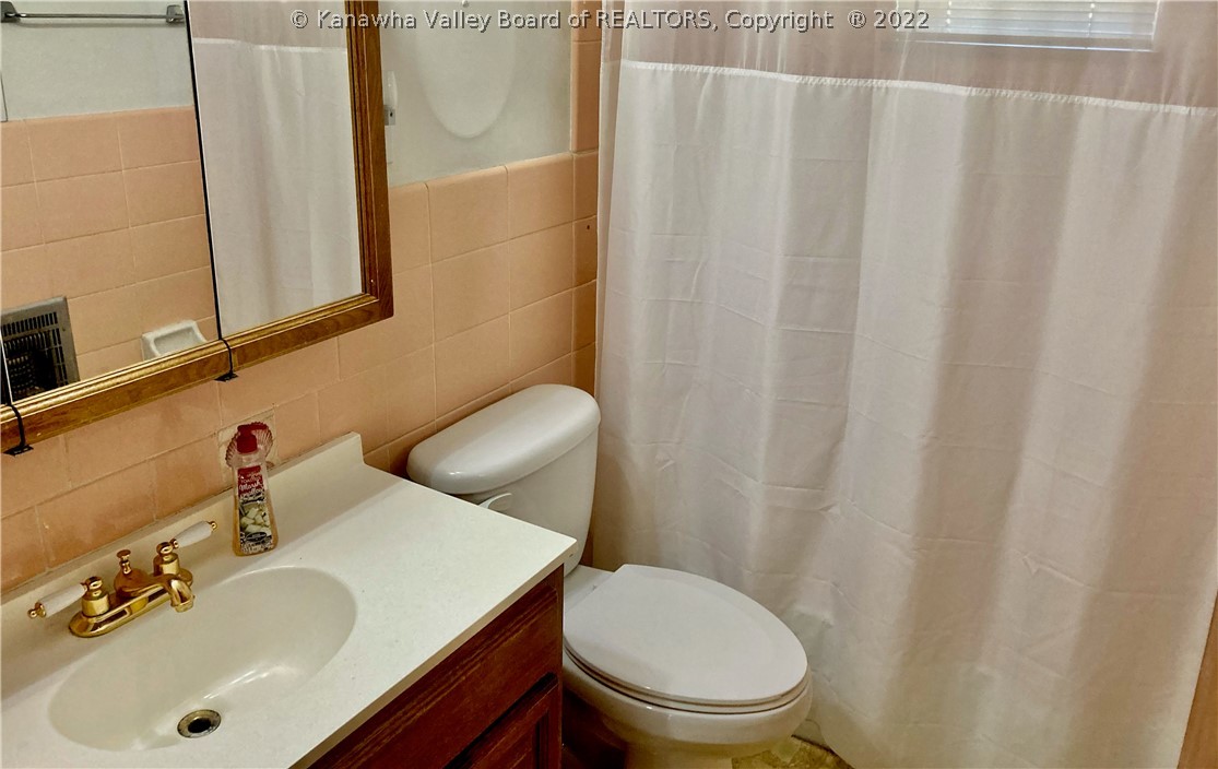 208 Edgewood Circle Ripley, WV 25271 - Photo 10 of 13 Gallery Image 10