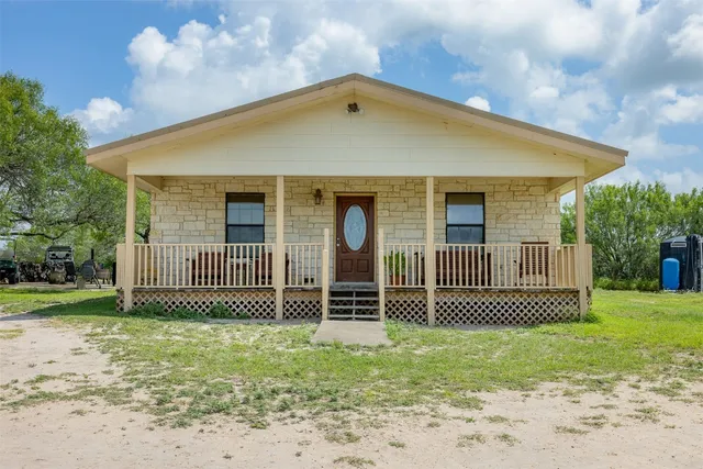 $4,967,200 | 817 Highway 59, George West, TX 78022