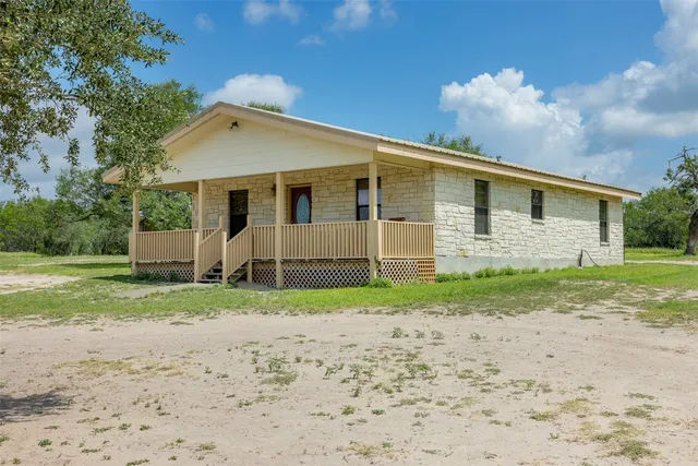 $4,967,200 | 817 Highway 59, George West, TX 78022