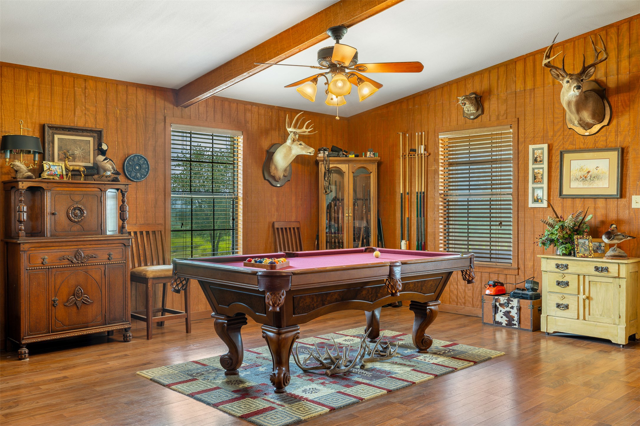 817 Highway 59 George West, TX 78022 - Photo 24 of 40 a room with table chairs and windows