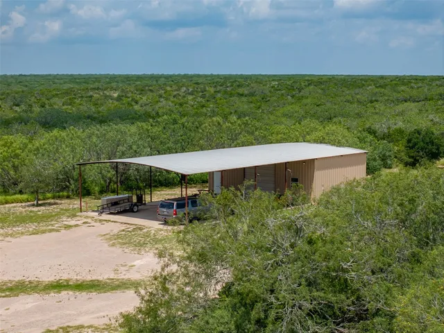 $4,967,200 | 817 Highway 59, George West, TX 78022