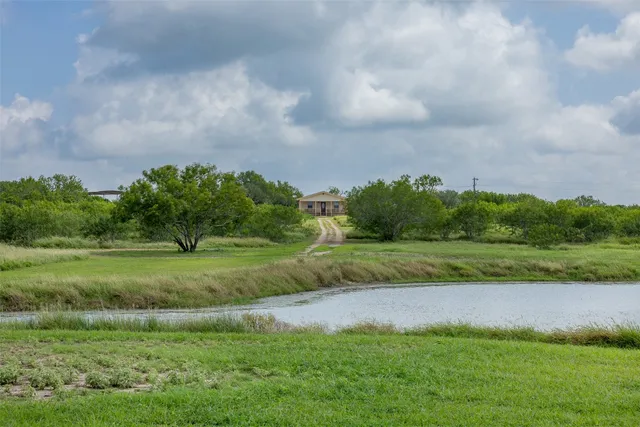 $4,967,200 | 817 Highway 59, George West, TX 78022