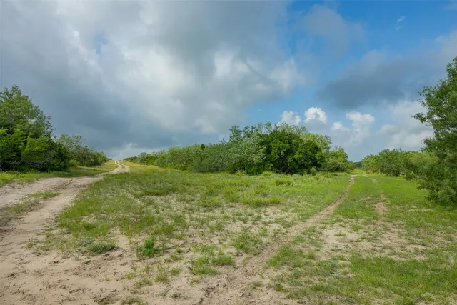 $4,967,200 | 817 Highway 59, George West, TX 78022