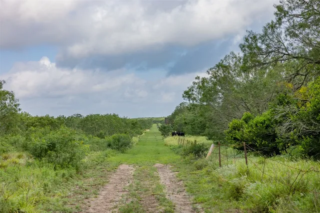 $4,967,200 | 817 Highway 59, George West, TX 78022
