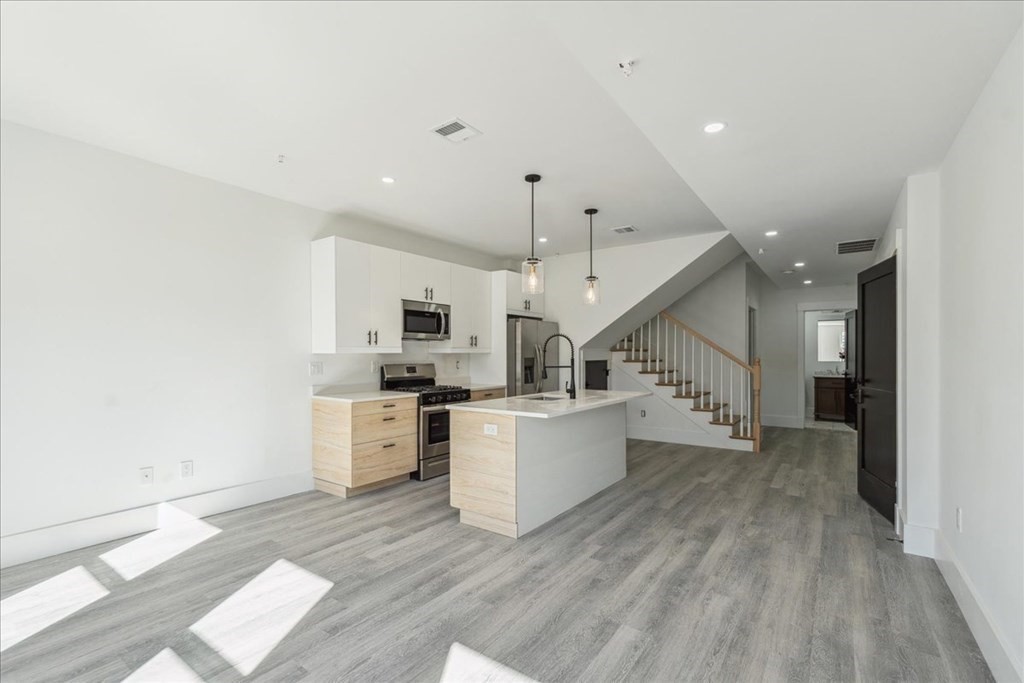 304 Sumner Street, Unit 4 Boston, MA 02128 - Photo 22 of 40