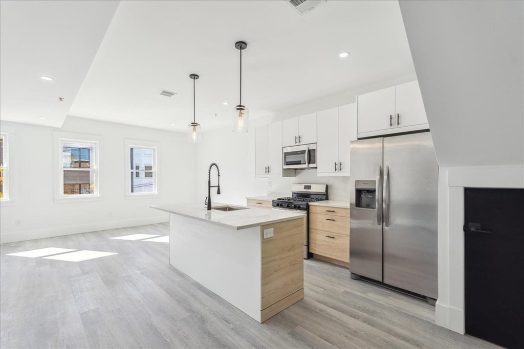 304 Sumner Street, Unit 4 Boston, MA 02128 - Photo 5 of 40