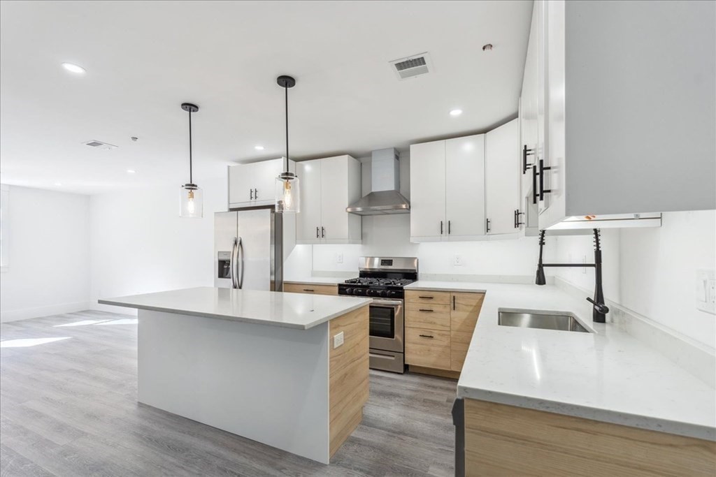 304 Sumner Street, Unit 4 Boston, MA 02128 - Photo 6 of 40