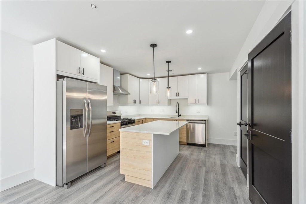 304 Sumner Street, Unit 4 Boston, MA 02128 - Photo 9 of 40