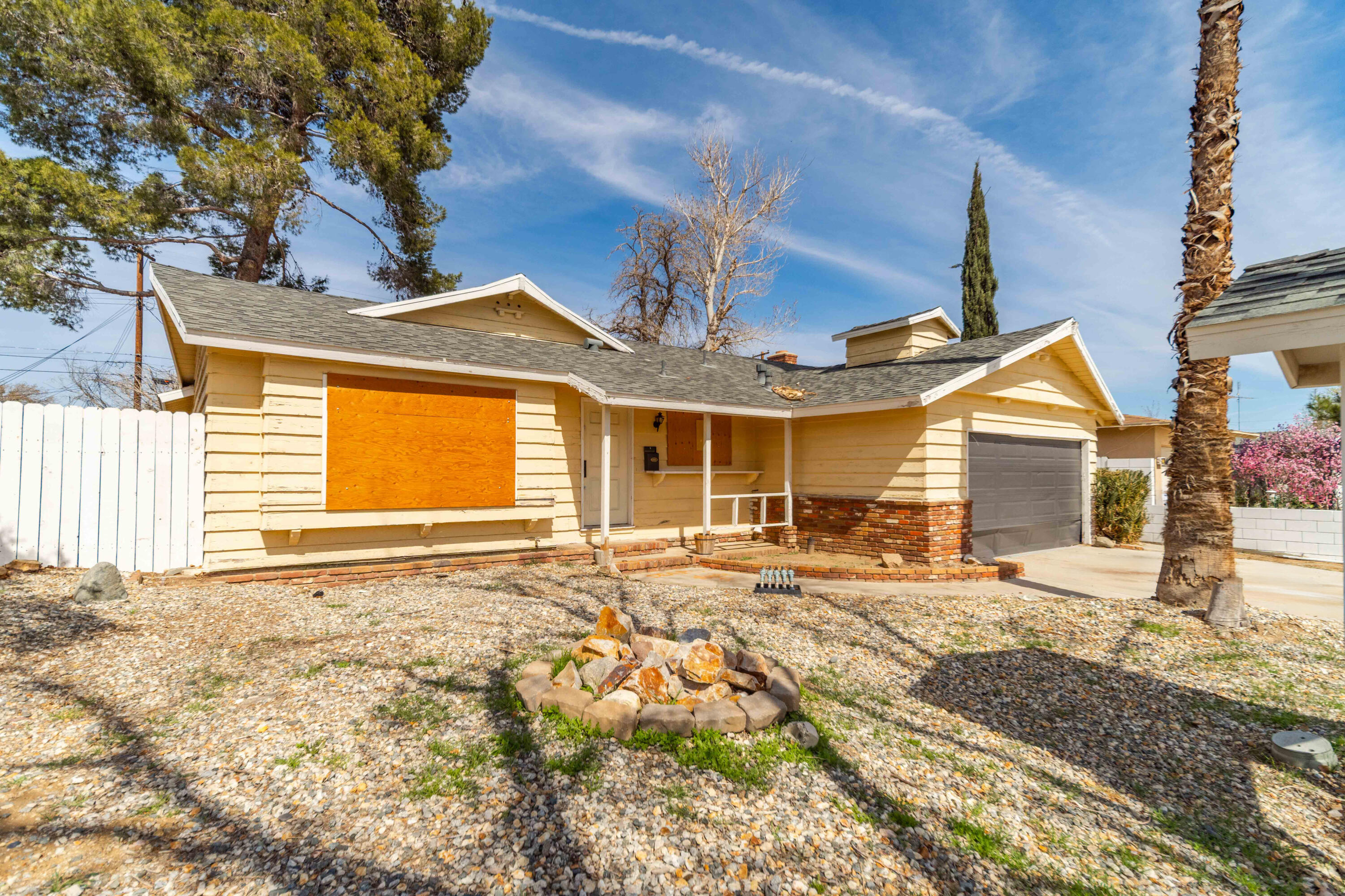621 Ave J E Lancaster Ca East Lancaster, CA 93535 - Photo 3 of 25 a front view of a house