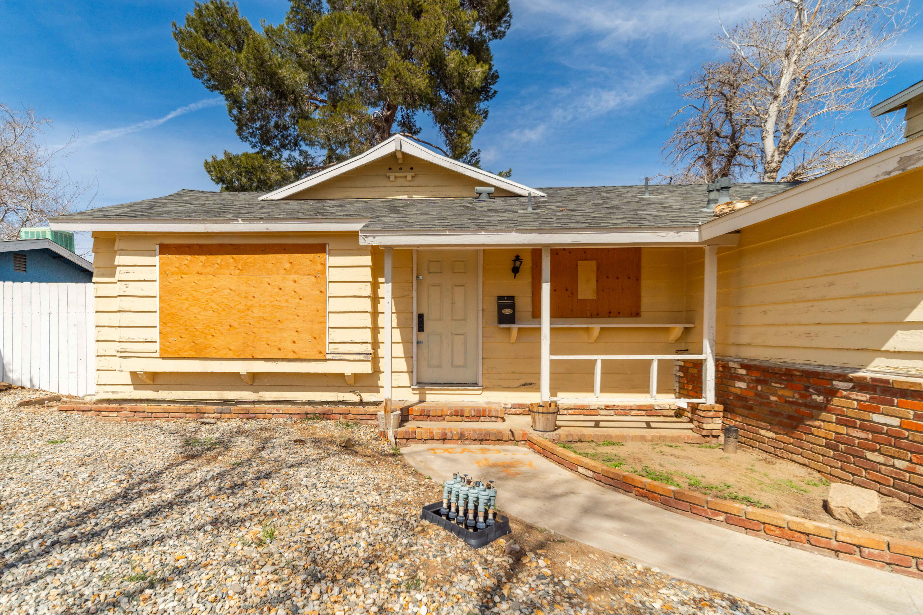 621 Ave J E Lancaster Ca East Lancaster, CA 93535 - Photo 4 of 25 a front view of a house