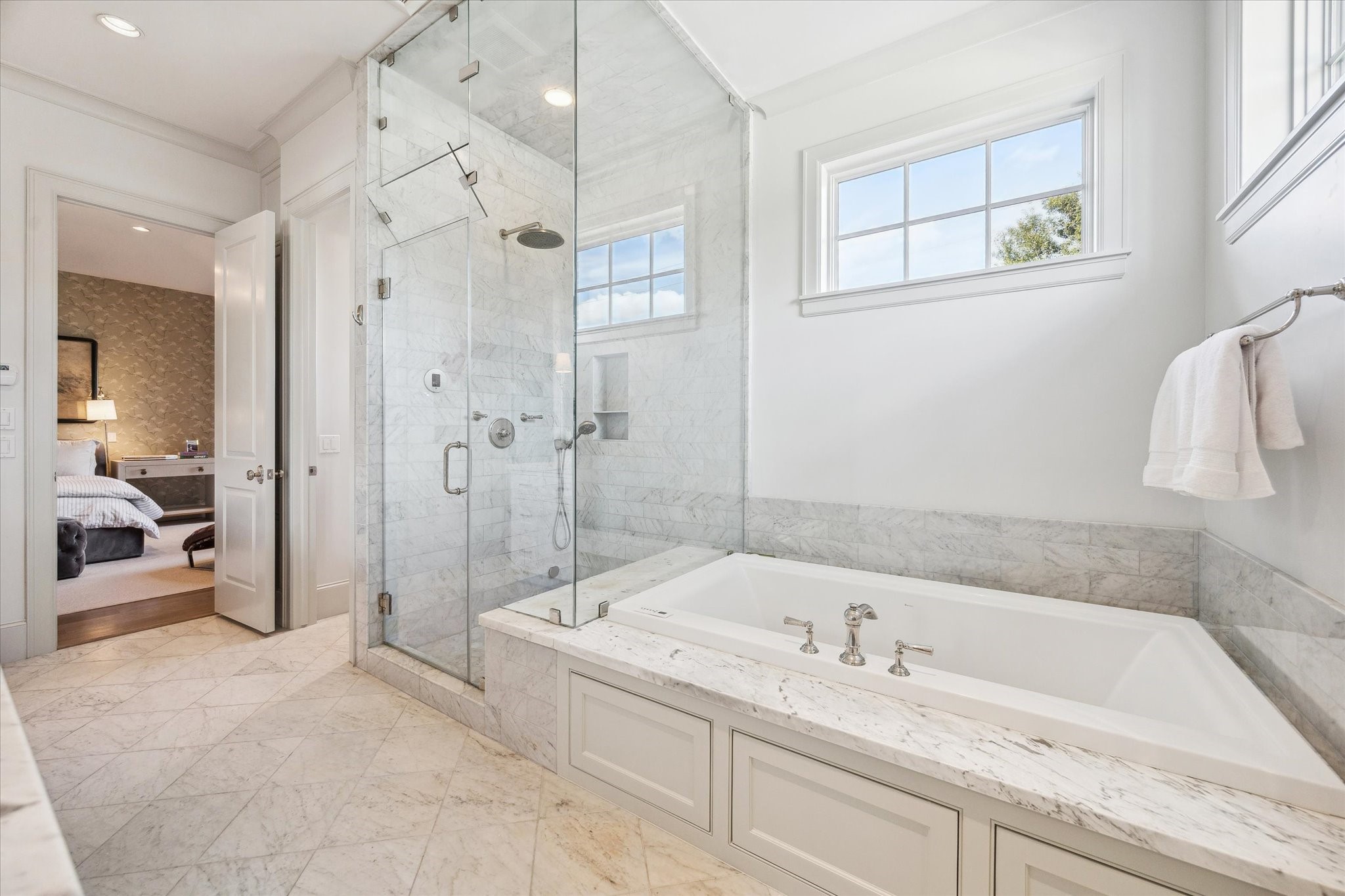 6218 Burgoyne Road Houston, TX 77057 - Photo 30 of 43 a bathroom with a tub sink and mirror