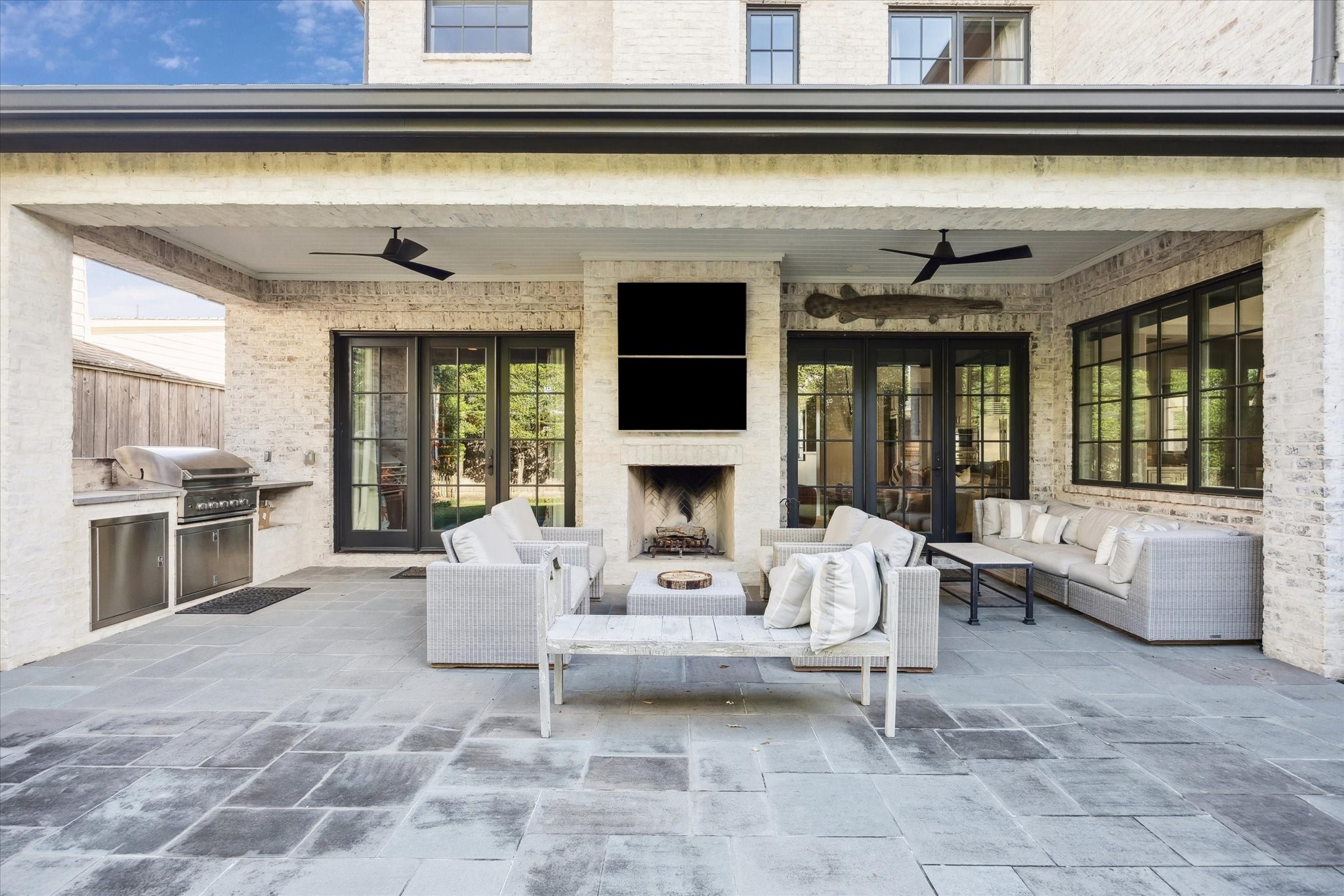 6218 Burgoyne Road Houston, TX 77057 - Photo 39 of 43 a living room with furniture and a fireplace