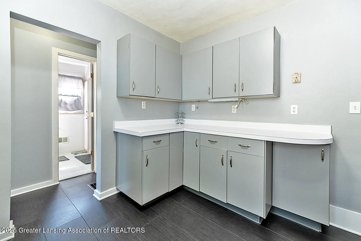 1642 Coolidge Road East Lansing, MI 48823 - Photo 11 of 23 10