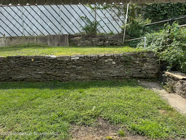 $1,250 | 67 East Columbus Avenue, Pittston, PA 18640