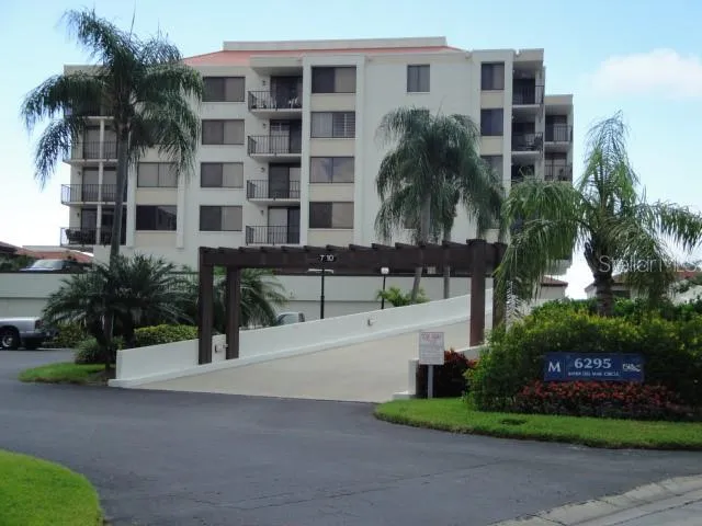 $2,495 | 6294 Bahia Del Mar Circle, Unit 215, St. Petersburg, FL 33715