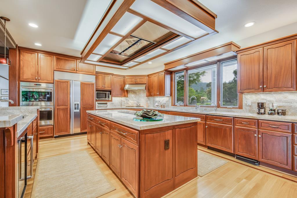 15915 Viewfield Road Monte Sereno, CA 95030 - Photo 13 of 32 Gallery Image 13