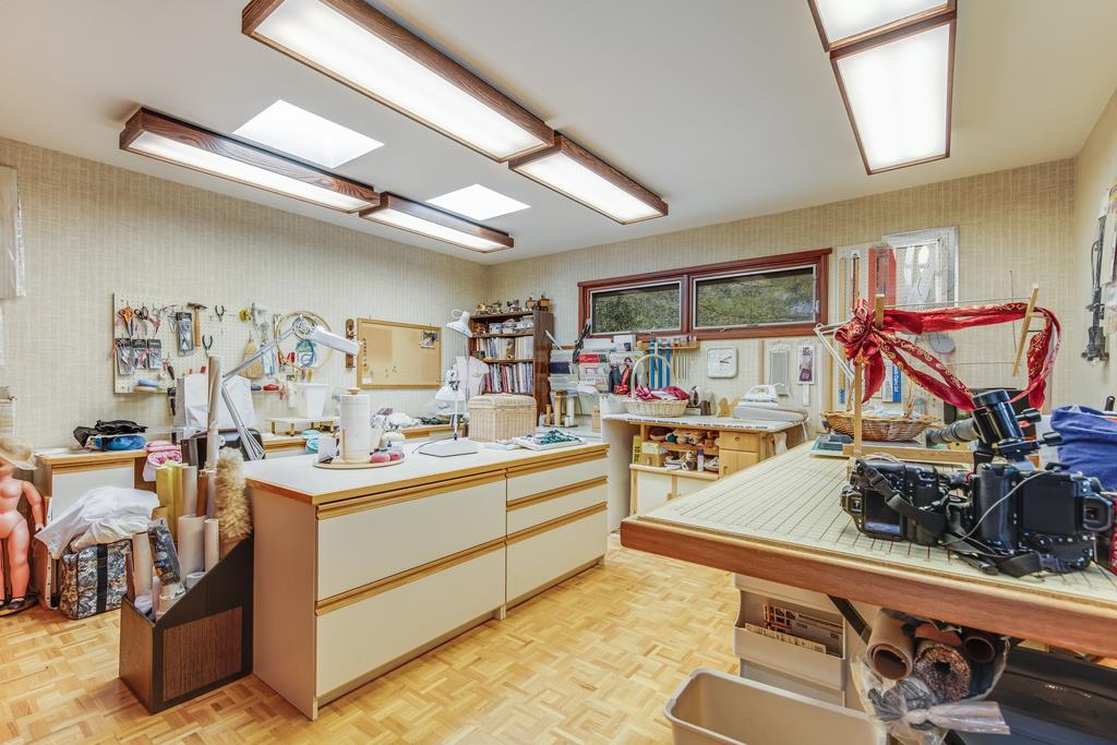 15915 Viewfield Road Monte Sereno, CA 95030 - Photo 17 of 32 Gallery Image 17