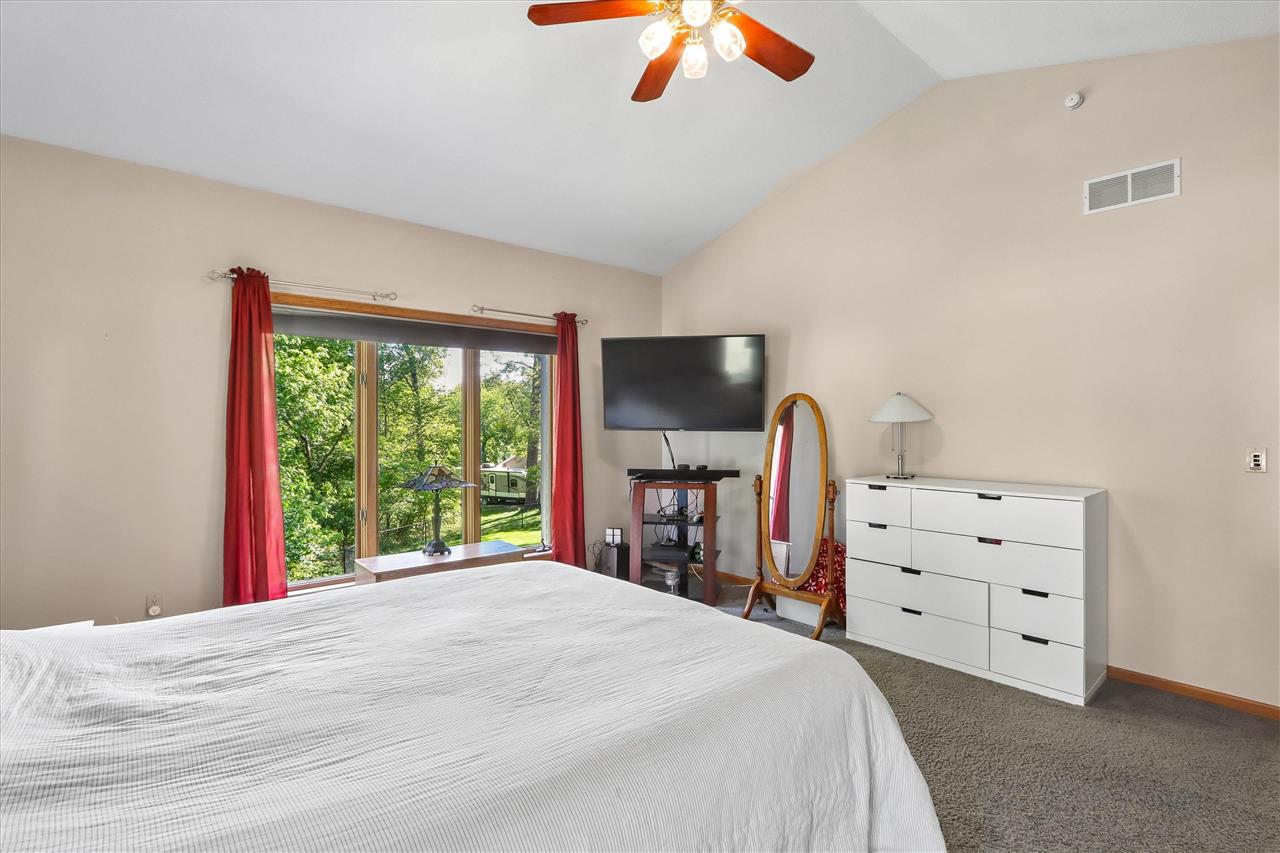3057 Sandy Beach Road Northeast Swisher, IA 52338 - Photo 18 of 41 Gallery Image 18