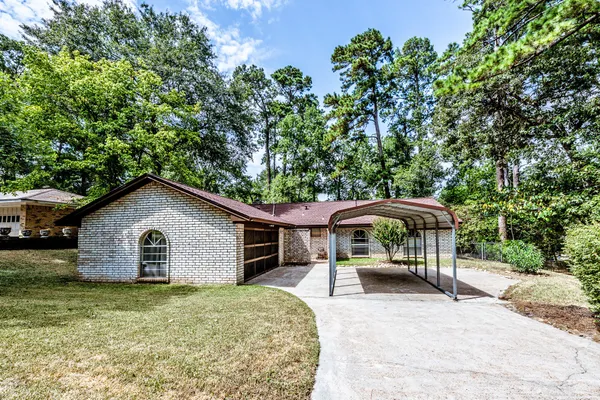 $224,900 | 323 Parkhill Street, Huntsville, TX 77340
