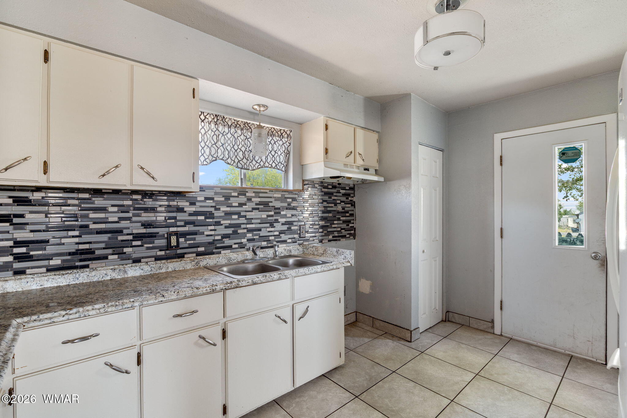 1825 East Aztec Avenue Eagar, AZ 85925 - Photo 12 of 32