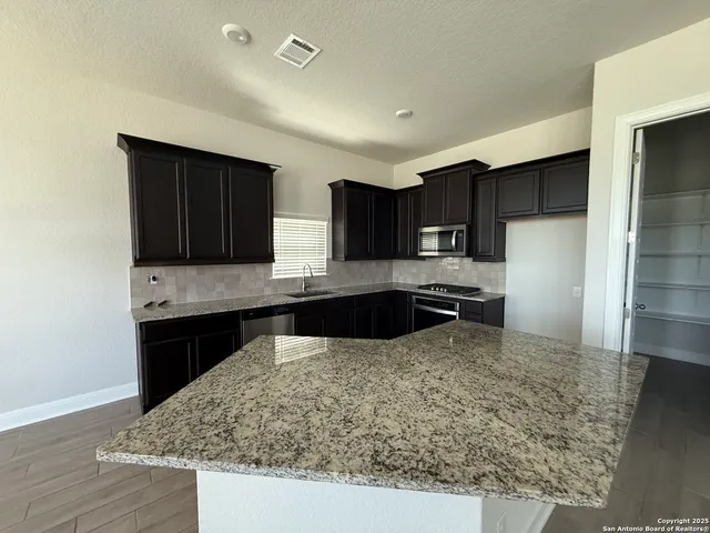 $2,895 | 27610 Falls Cove, Boerne, TX 78015