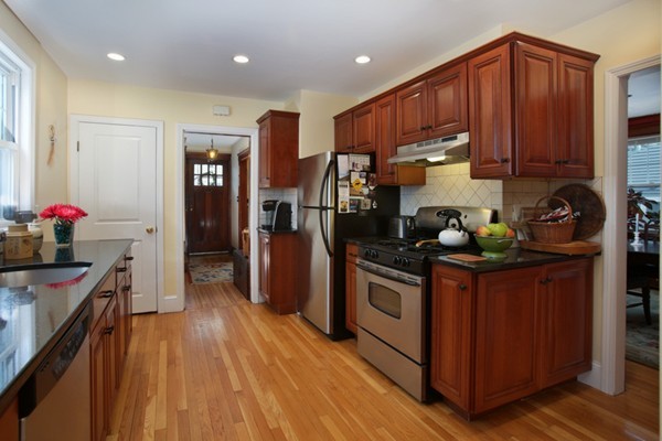 35 Leonard Road Melrose, MA 02176 - Photo 3 of 16 Gallery Image 3