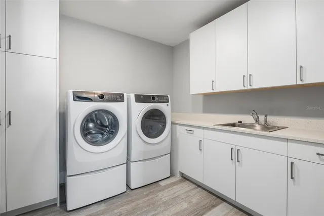 $3,395,000 | 540 North Tamiami Trail, Unit 802, Sarasota, FL 34236