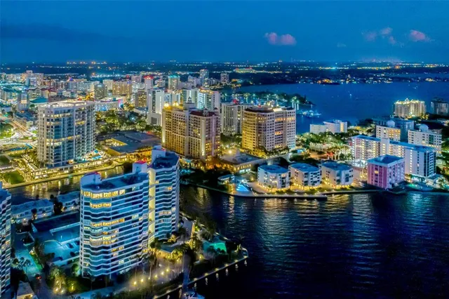 $3,395,000 | 540 North Tamiami Trail, Unit 802, Sarasota, FL 34236