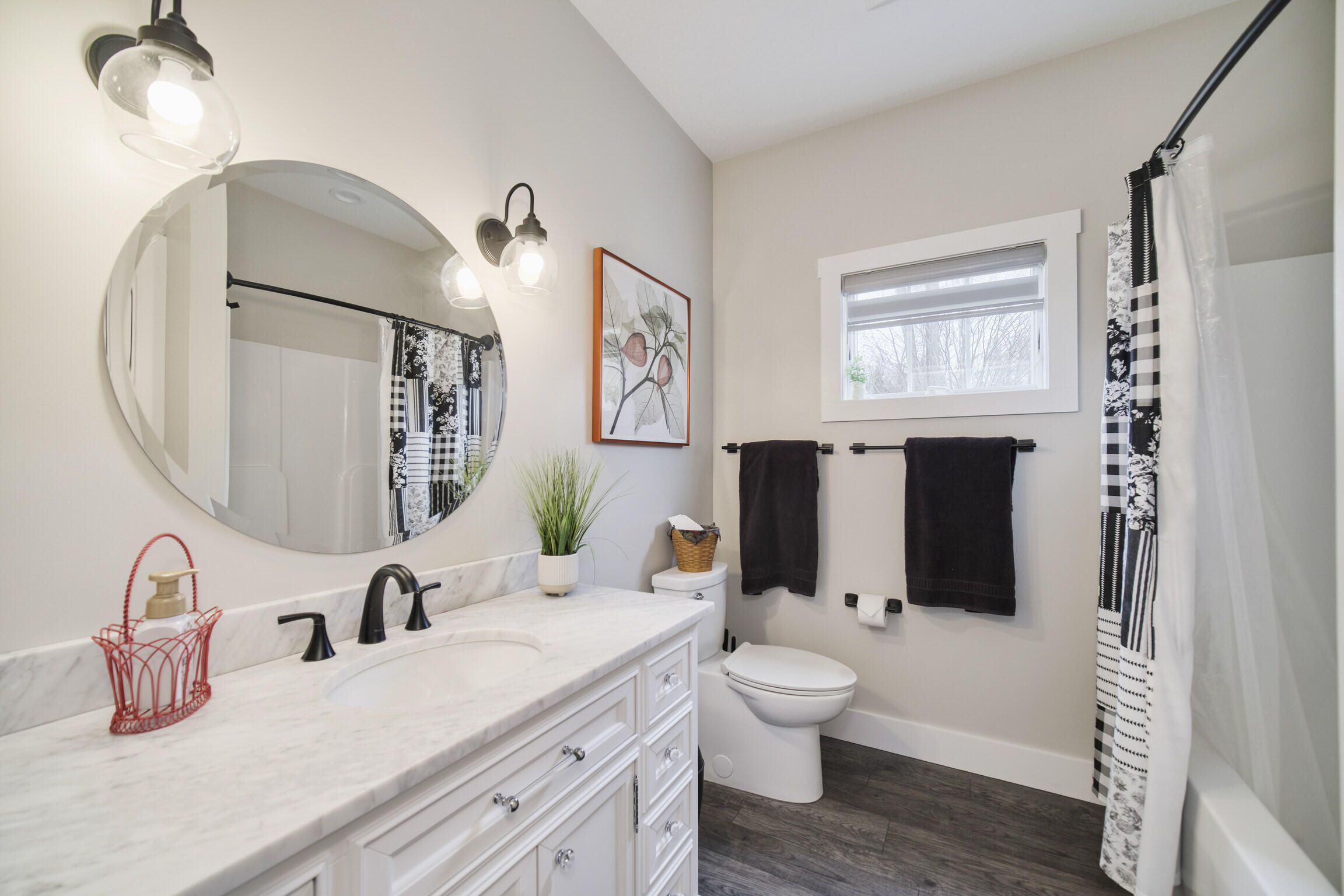 10201 Opal Ridge Drive Onekama, MI 49675 - Photo 37 of 88 Hall bath guest wing