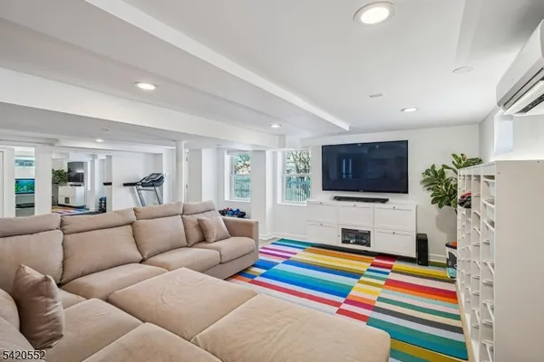 a view of a livingroom with a workspace