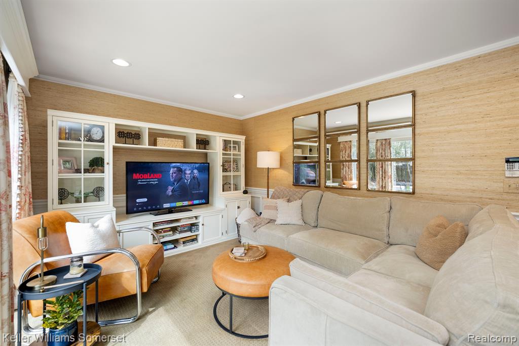 839 Cook Road Grosse Pointe Woods, MI 48236 - Photo 16 of 38