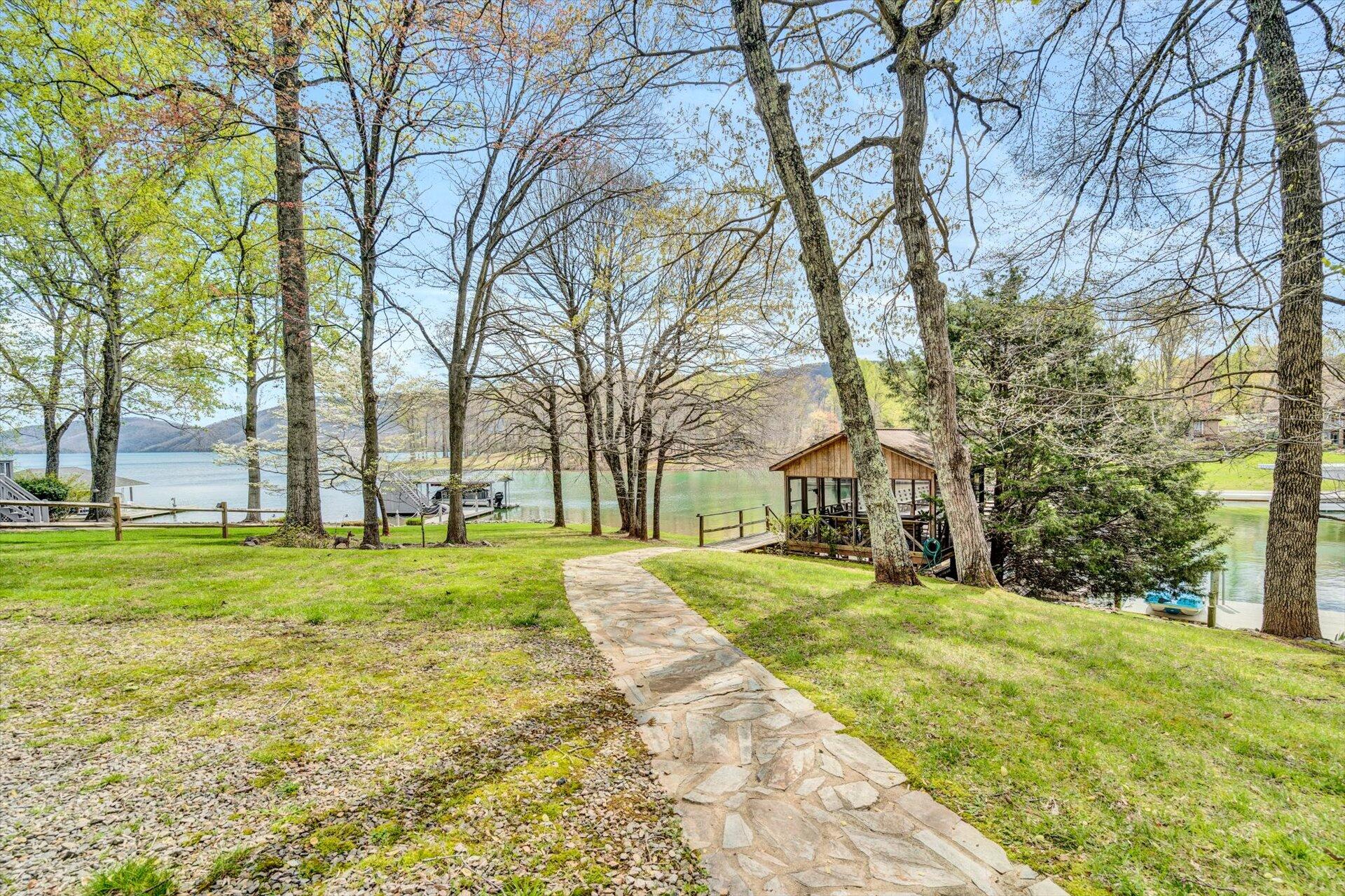 5828 Smith Mountain Road Penhook, VA 24137 - Photo 11 of 42 29-040920220027