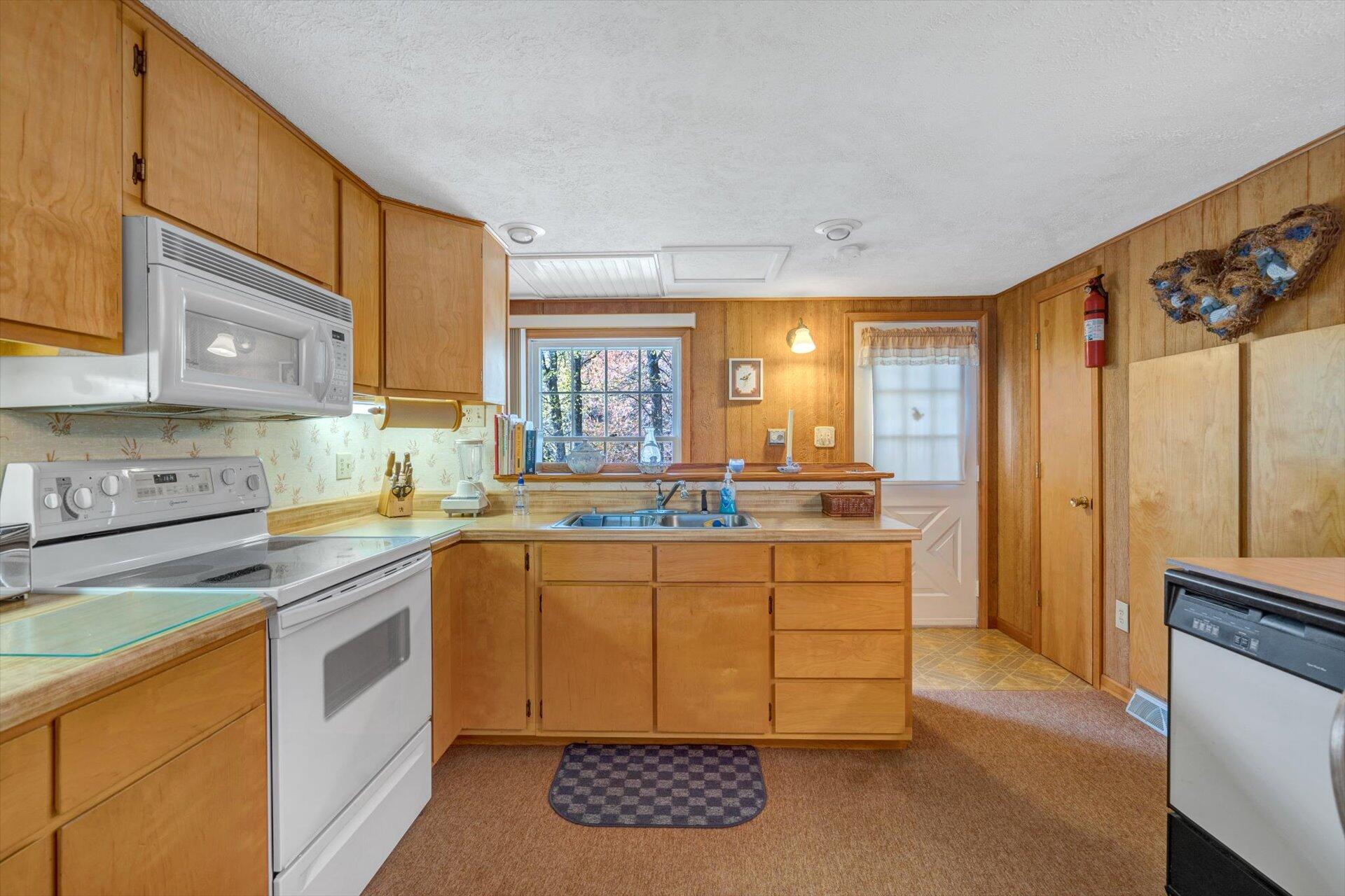 5828 Smith Mountain Road Penhook, VA 24137 - Photo 33 of 42 15-040920220014