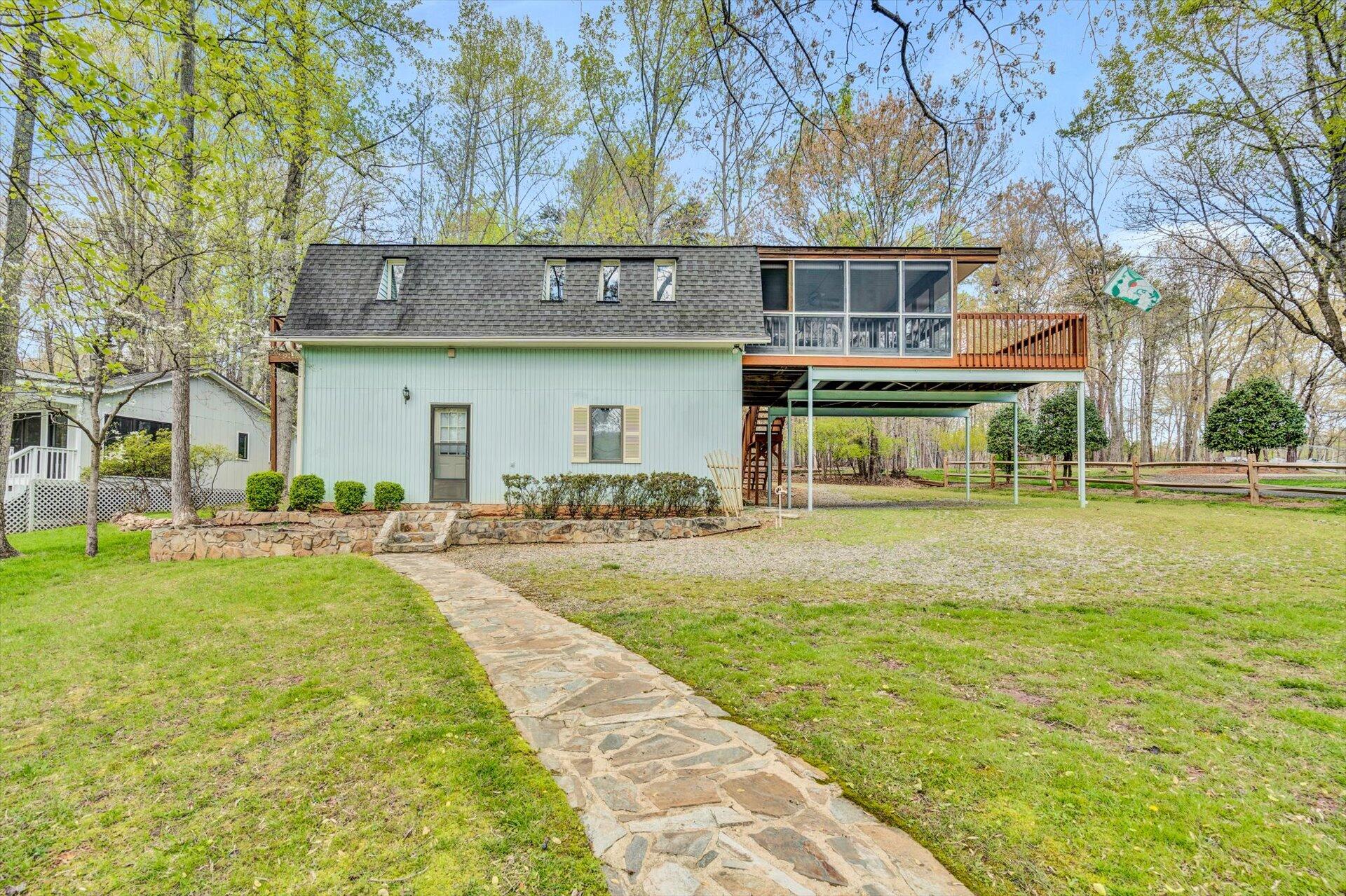 5828 Smith Mountain Road Penhook, VA 24137 - Photo 4 of 42 28-040920220036