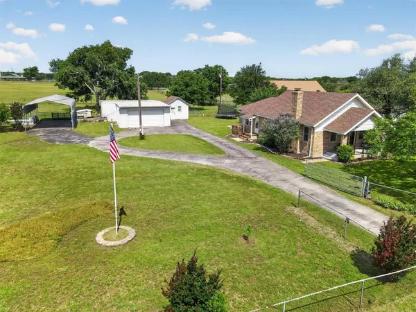 a view of a house with a backyard