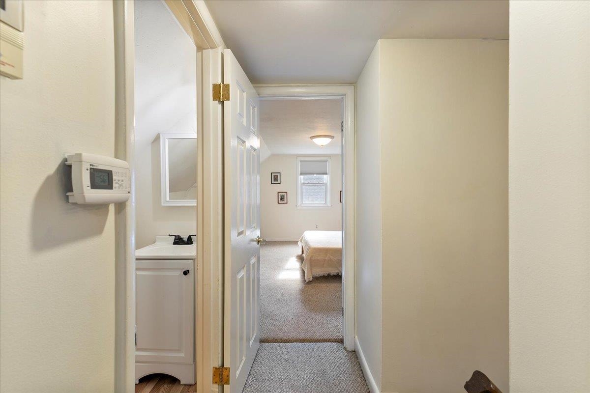 5 Dutton Road Pelham, NH 03076 - Photo 21 of 36