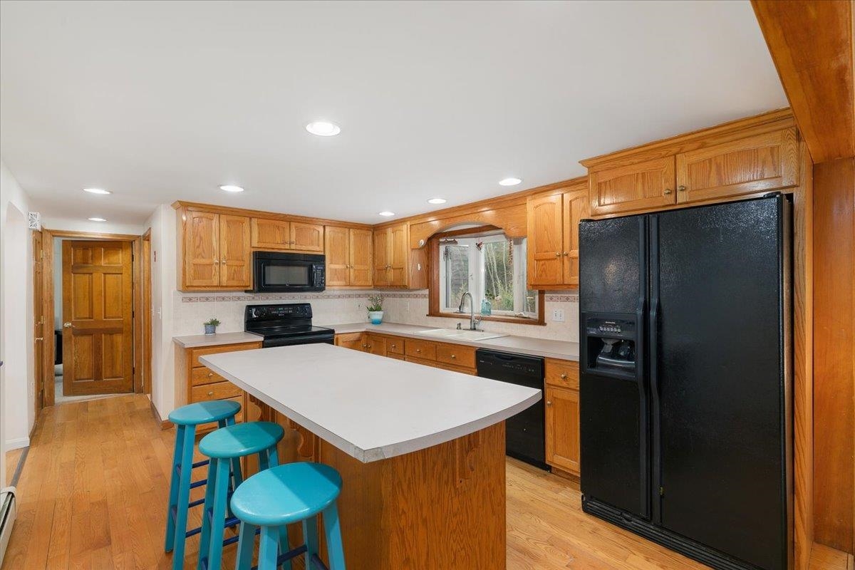 5 Dutton Road Pelham, NH 03076 - Photo 3 of 36