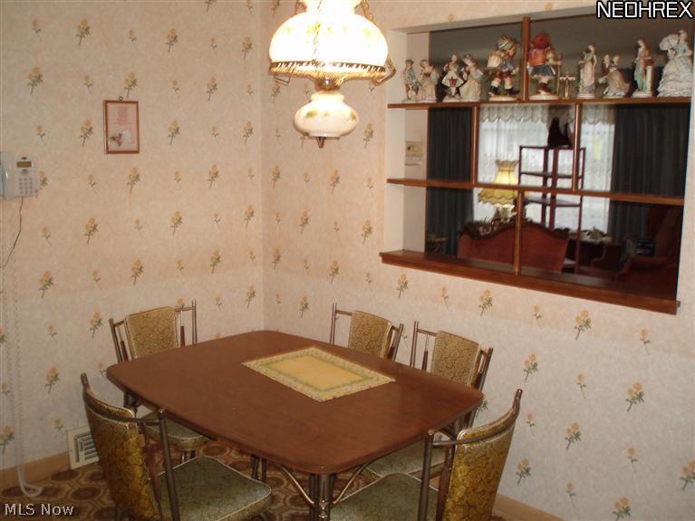 4360 Adrian Road Cleveland, OH 44121 - Photo 6 of 14
