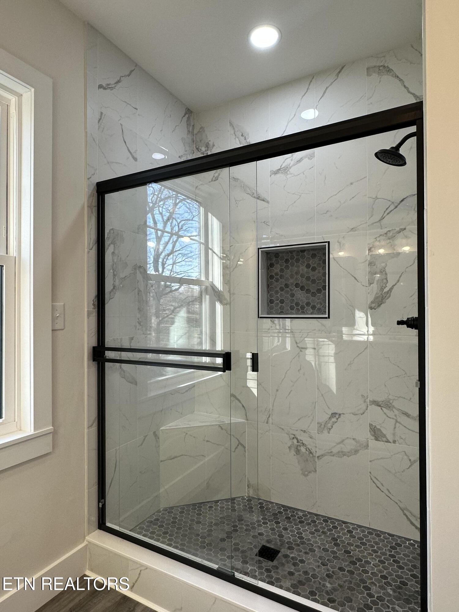 520 Ridge Road Caryville, TN 37714 - Photo 11 of 60 Master Bath