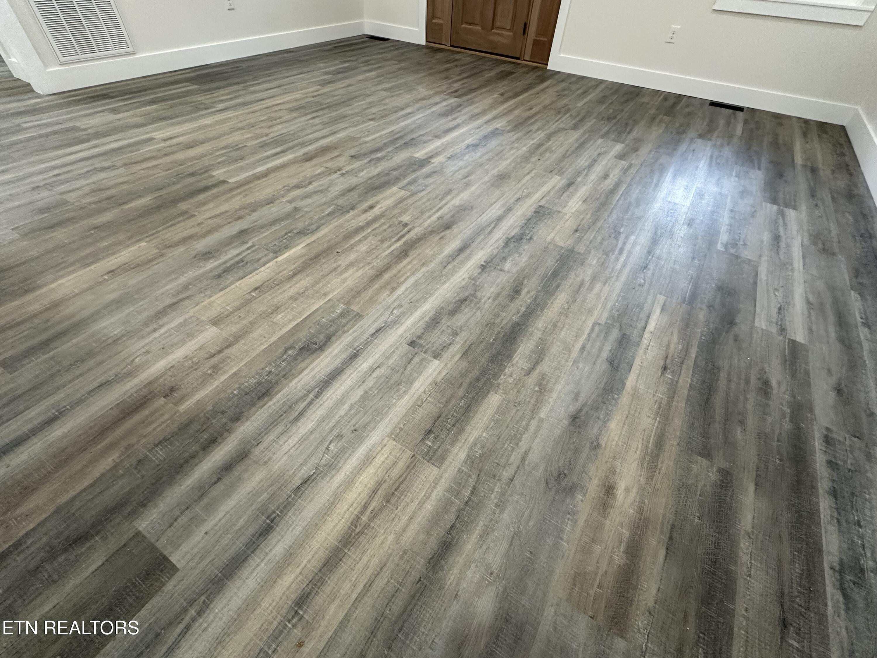 520 Ridge Road Caryville, TN 37714 - Photo 16 of 60 Flooring
