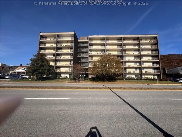 $165,000 | 2106 Kanawha Boulevard East, Unit 623, Charleston, WV 25311