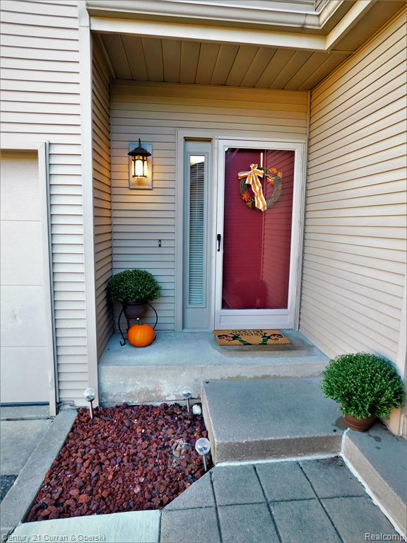 689 Charing Court Rochester Hills, MI 48307 - Photo 2 of 35