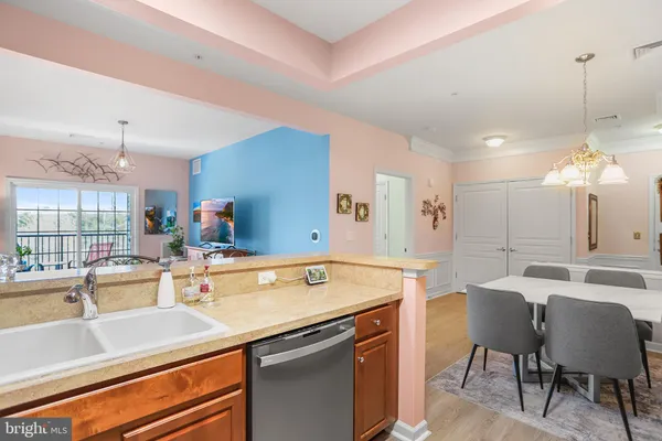 a view of a kitchen and kitchen island