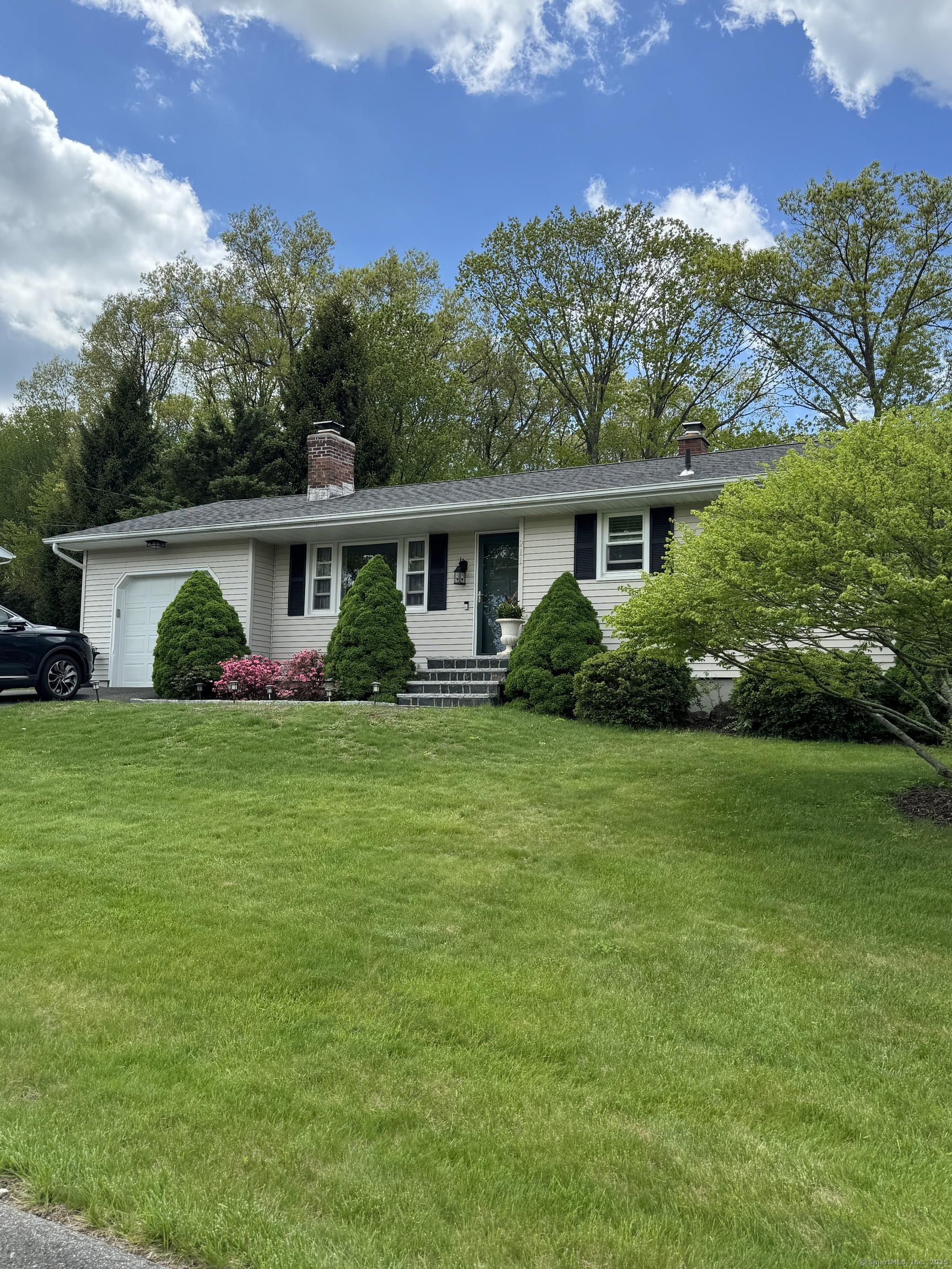 211 Crest Street Waterbury, CT 06708 - Photo 1 of 1 Gallery Image 1