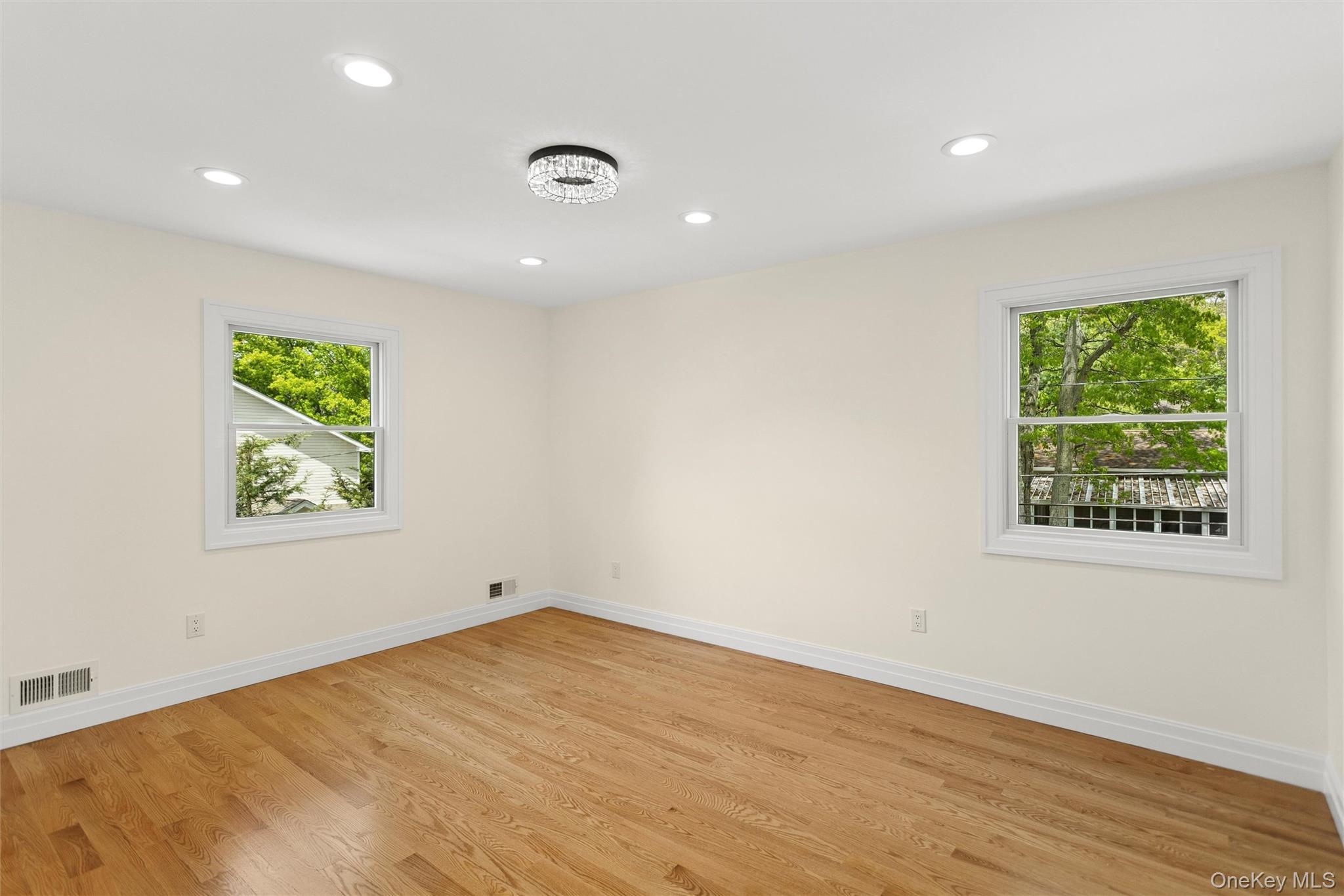 15 Locust Road Old Bethpage, NY 11804 - Photo 22 of 28