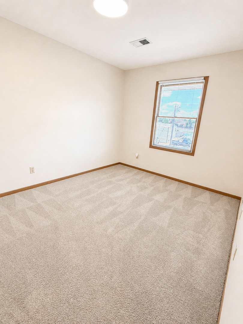 2050 Coltonville Road, Unit 2050 Sycamore, IL 60178 - Photo 8 of 10